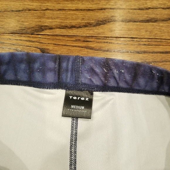 Terez Tie-Dye Elephant Print Leggings - Picture 3 of 6